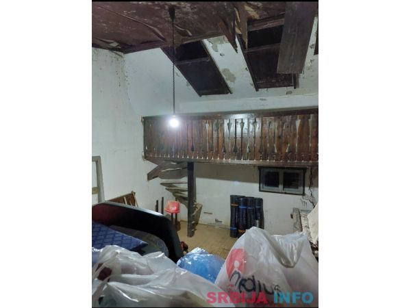 Prodajem kamenu kucu