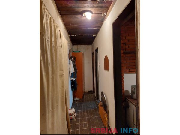 Prodajem kamenu kucu