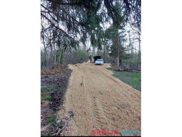 Prodajem kamenu kucu