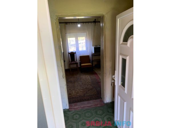 Prodajem dve kuce u Velikim Crljenima