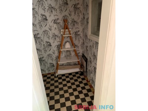 Prodajem dve kuce u Velikim Crljenima