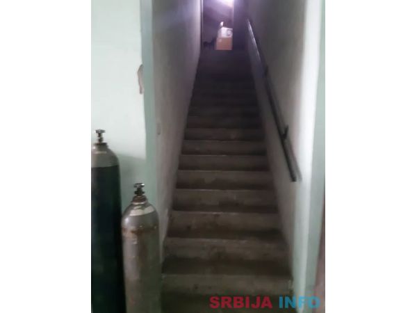 Prodajem proizvodno-stambeni prostor u Backoj Palanci