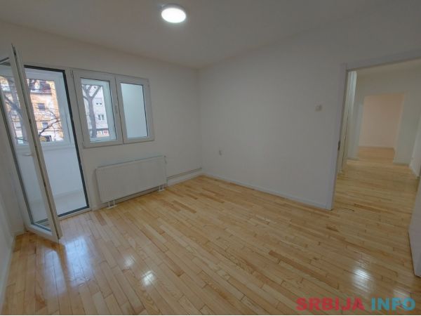 Prodajem dvoiposoban stan Novi Sad-Rotkvarija