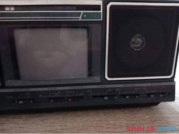 Uher radio kasetofon i tv