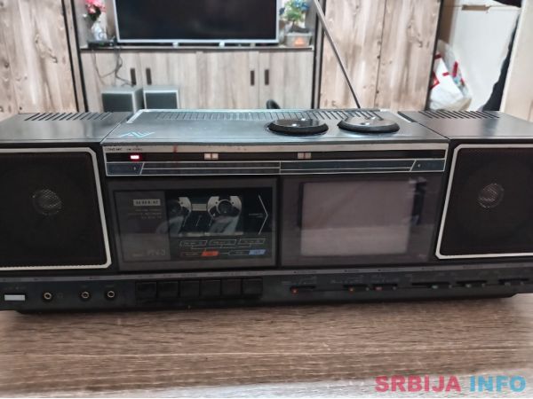 Uher radio kasetofon i tv