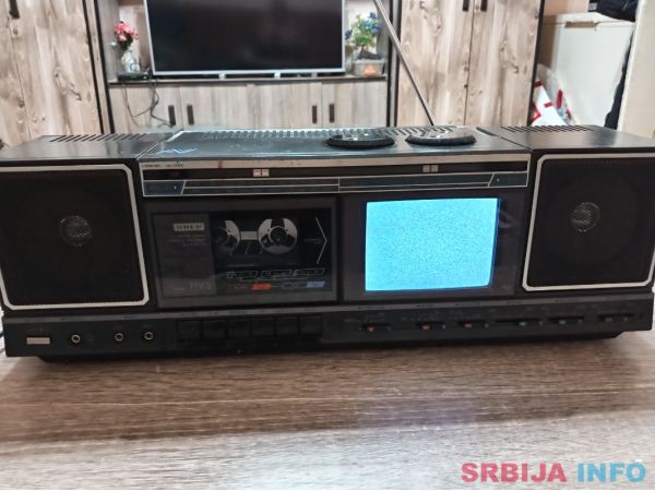 Uher radio kasetofon i tv