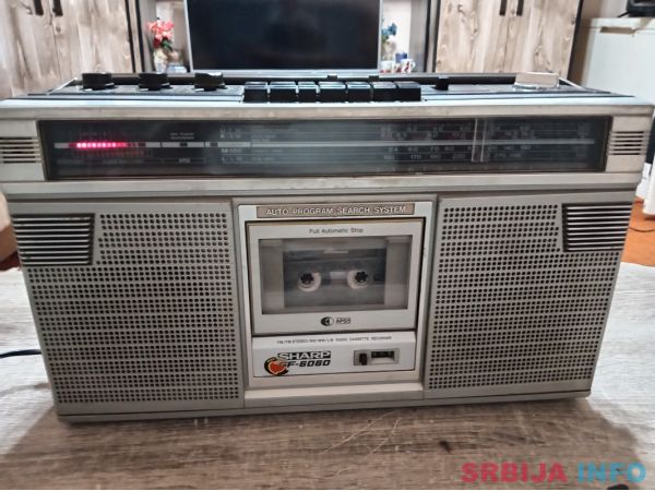 Stari radio kasetofon sharp GF 6060