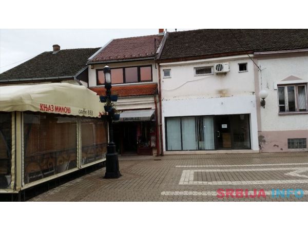 Lokal 81m2 u centru Grocke-pesacka zona