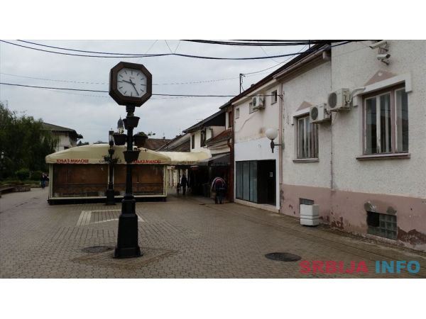 Lokal 81m2 u centru Grocke-pesacka zona