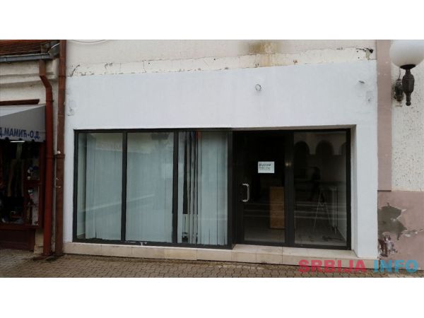 Lokal 81m2 u centru Grocke-pesacka zona