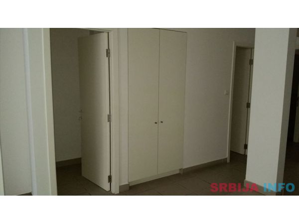 Lokal 81m2 u centru Grocke-pesacka zona