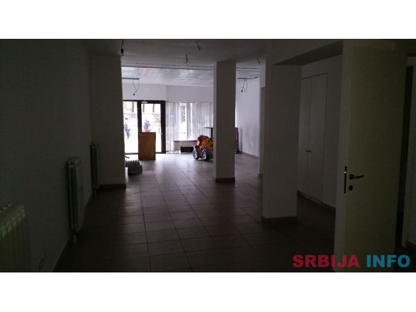 Lokal 81m2 u centru Grocke-pesacka zona