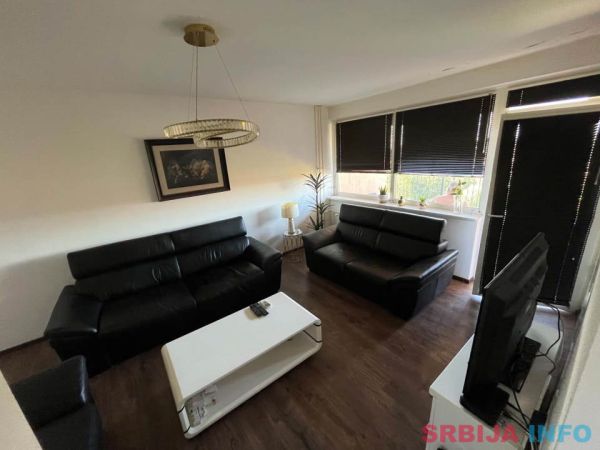 NA PRODAJU &ndash; MODERNO OPREMLJEN STAN 73 m&sup2; + terasa, BAGLJA&Scaron; &ndash; ZRENJAN