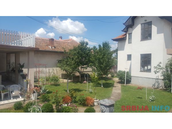 Prodajem kuću u centru Požarevca 860m2