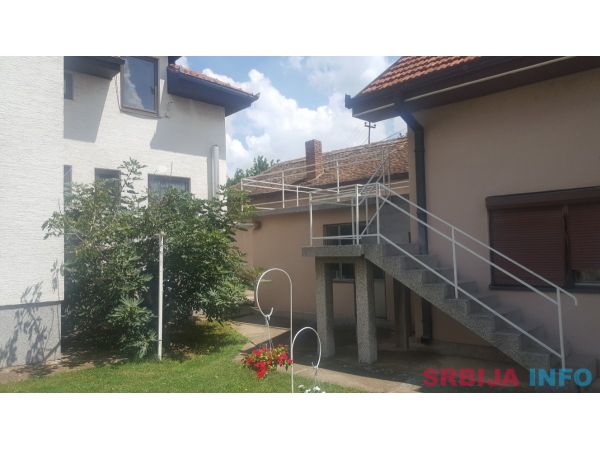 Prodajem kuću u centru Požarevca 860m2