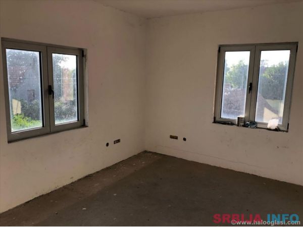 Stambeno-poslovni objekat 550m2 Stara Pazova