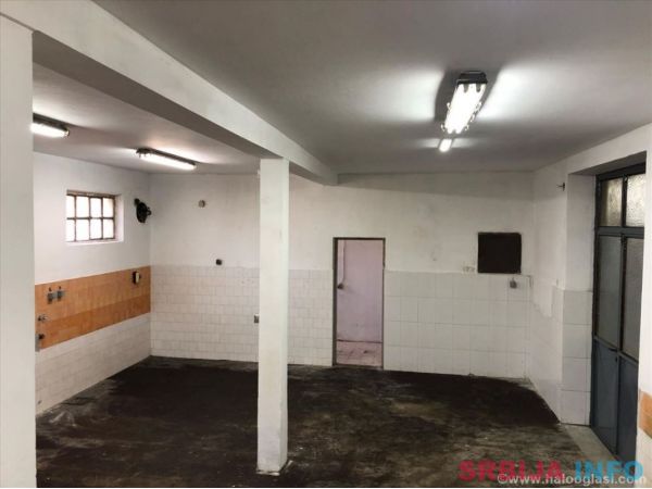 Stambeno-poslovni objekat 550m2 Stara Pazova