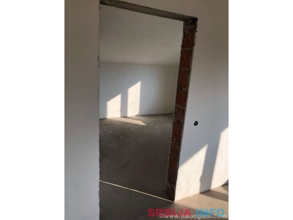 Stambeno-poslovni objekat 550m2 Stara Pazova