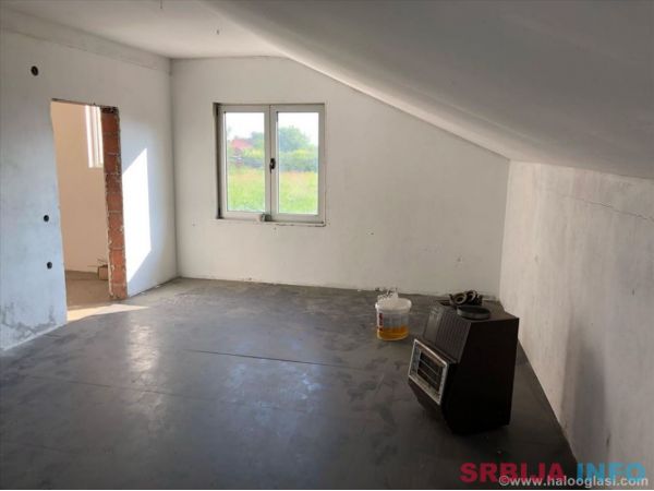Stambeno-poslovni objekat 550m2 Stara Pazova