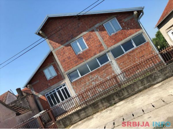 Stambeno-poslovni objekat 550m2 Stara Pazova