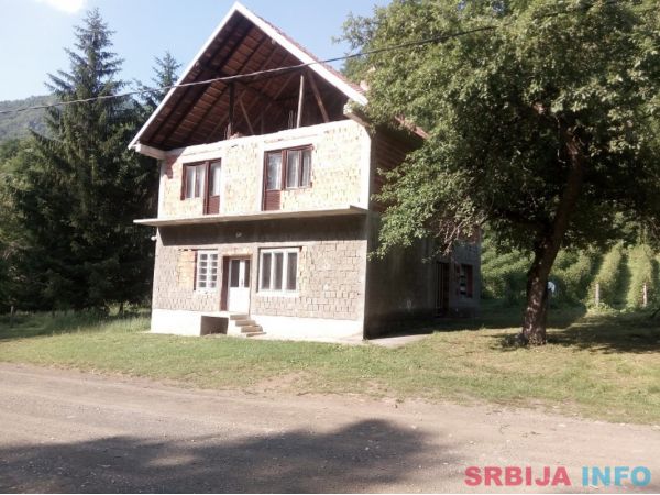 Kuca pored reke-Ljubovidje