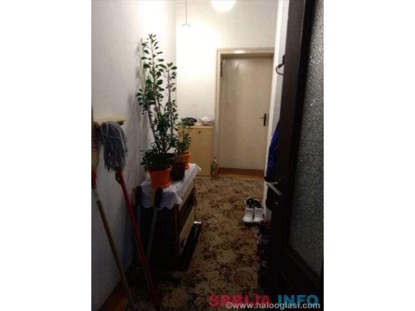 U centru Ljiga prodajem ili menjam stan u kuci