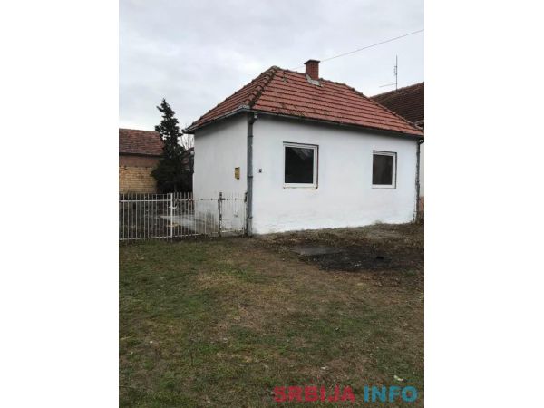 Na prodaju kuca u Indjiji