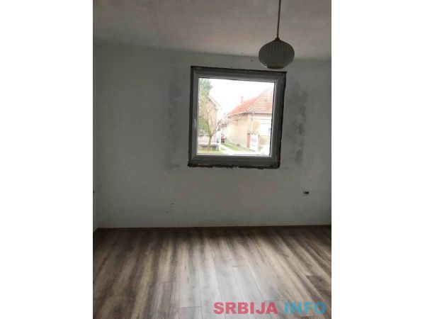 Na prodaju kuca u Indjiji