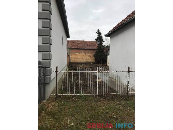 Na prodaju kuca u Indjiji
