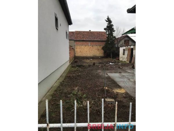 Na prodaju kuca u Indjiji