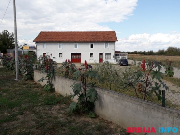 Magacin 260 kvadrata j magacin od 80 kvadrata