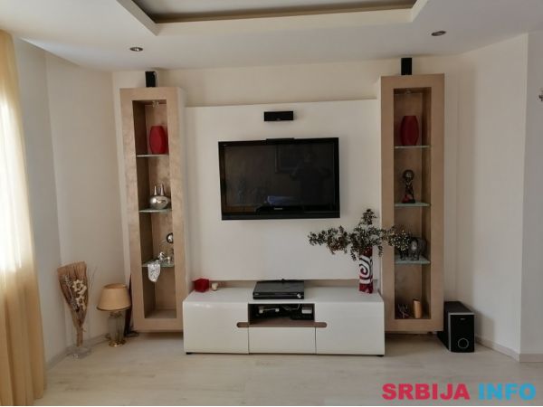 LUX 3.0,Suboticka, uknjizen, garaza, vlasnik