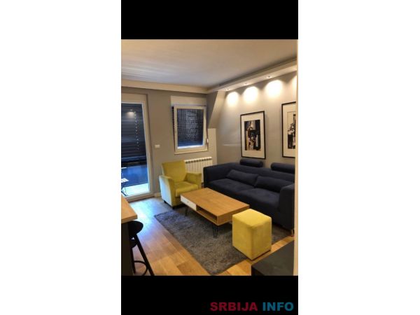 Prodajem LUX uknjizen stan na Lekinom Brdu-vlasnik