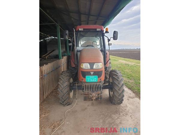 Traktor EUROPARD 824