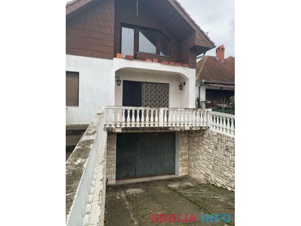 Veliko Gradiste kuca 463m2 na 10 ari placa