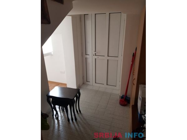 Prodaje se stan u potkrovlju 65m2-Pancevo