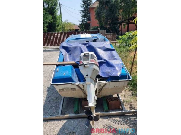 Prodajem ili menjam gliser sa pentom 50 KS Johnson 