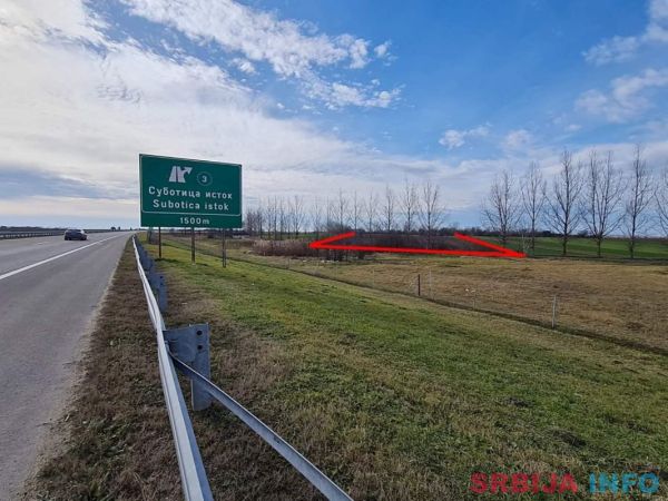 Prodajem placeve na Palicu