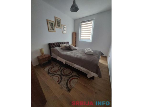 Prodajem apartman na Srebrnom jezeru