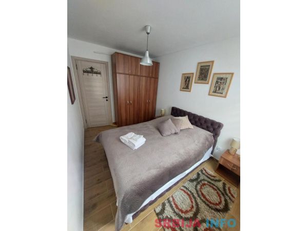 Prodajem apartman na Srebrnom jezeru