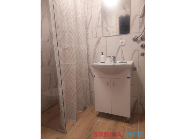 Prodajem apartman na Srebrnom jezeru
