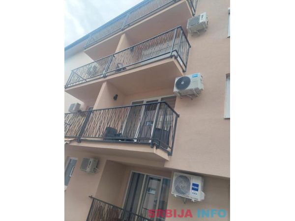 Prodajem apartman na Srebrnom jezeru