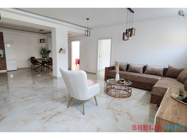 Trosoban Apartman Srpska Atina Novi Sad Petrovaradin