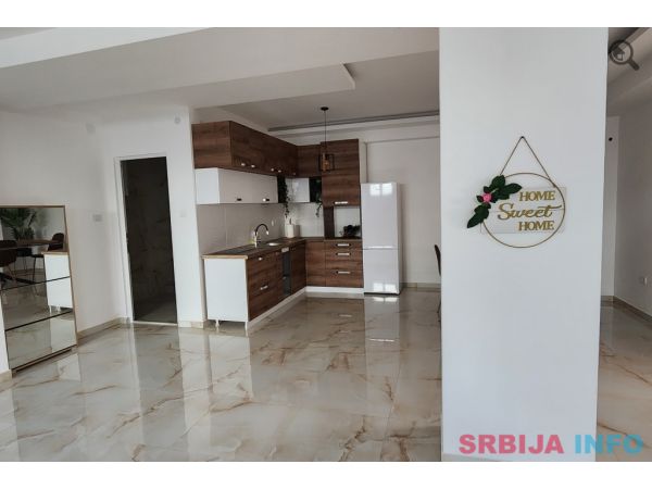 Trosoban Apartman Srpska Atina Novi Sad Petrovaradin