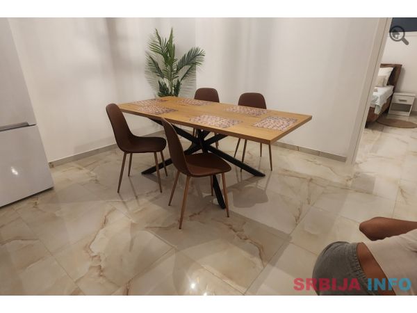 Trosoban Apartman Srpska Atina Novi Sad Petrovaradin