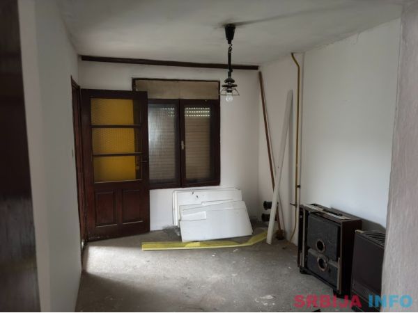 Prodaje se kuca u Novom Knezevcu