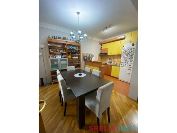 Izdaje se stan - Prvomajska, Zemun - 600 e na I spratu