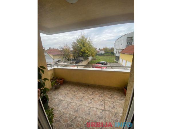 Izdaje se stan - Prvomajska, Zemun - 600 e na I spratu