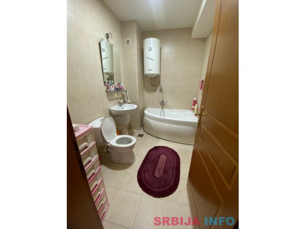 Izdaje se stan - Prvomajska, Zemun - 600 e na I spratu