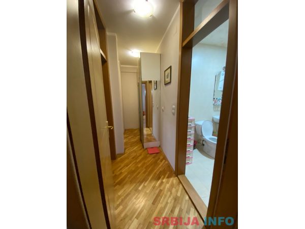 Izdaje se stan - Prvomajska, Zemun - 600 e na I spratu